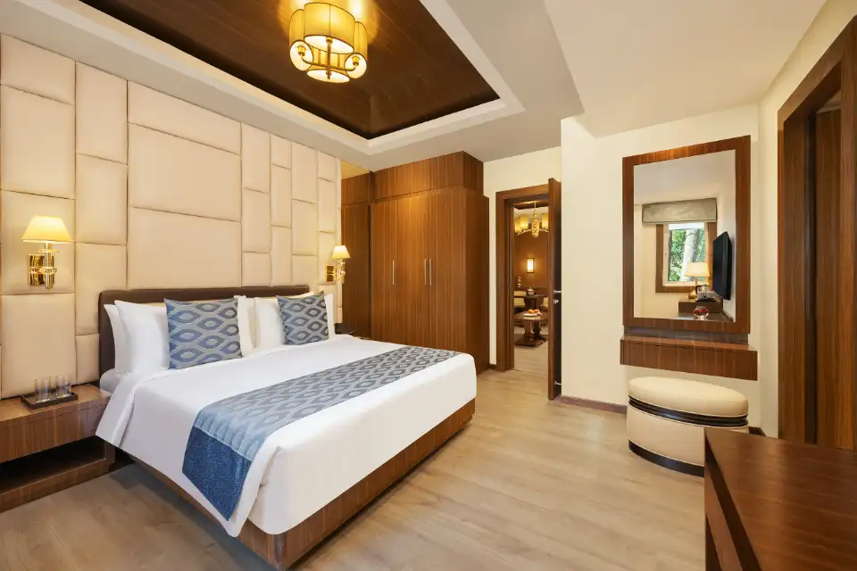 Guest room with king bed